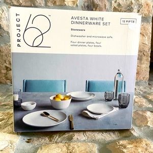 Avesta white dinnerware set